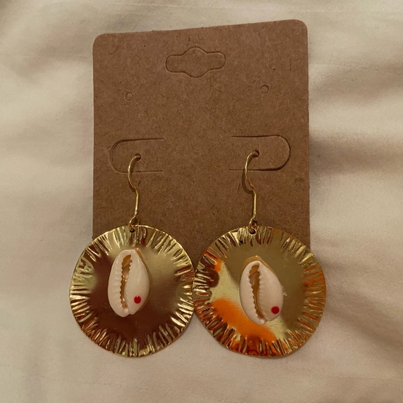Shell earrings - Picture 2 of 2